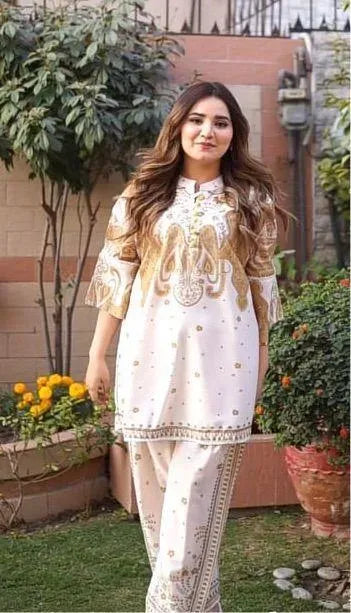 Pakistani Women's Cream Embroidered Kurta Pajama Set